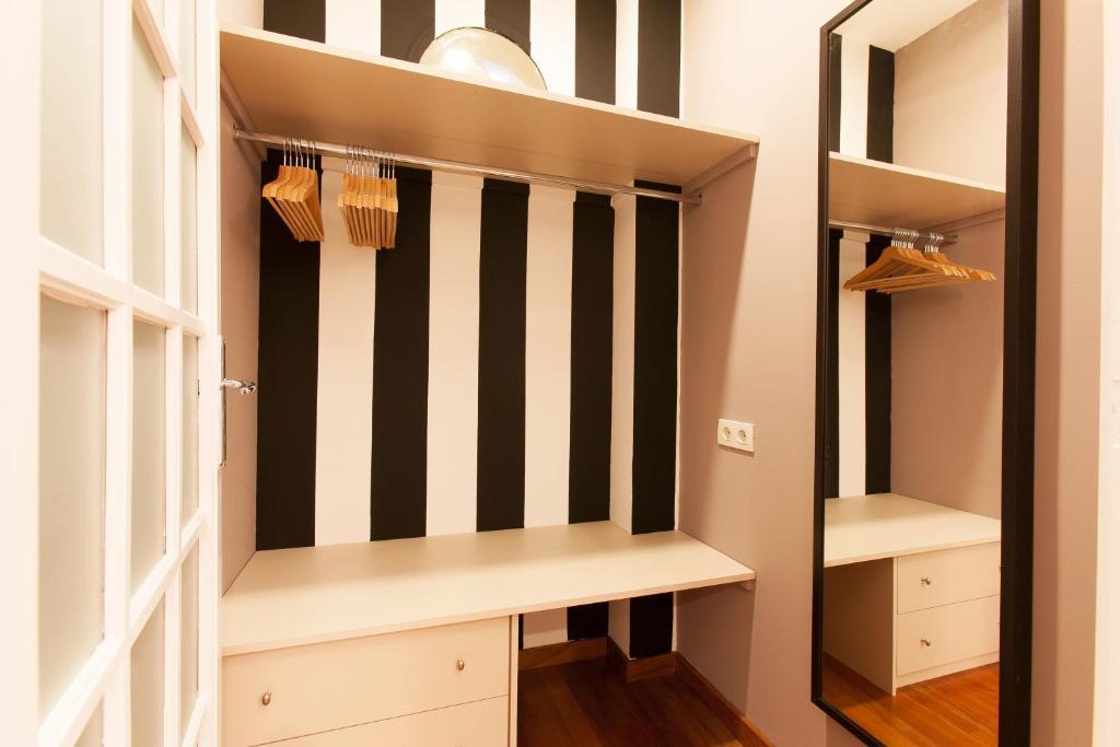 Serennia Apartamentos Ramblas - Placa Catalunya Barcelona Pokoj fotografie