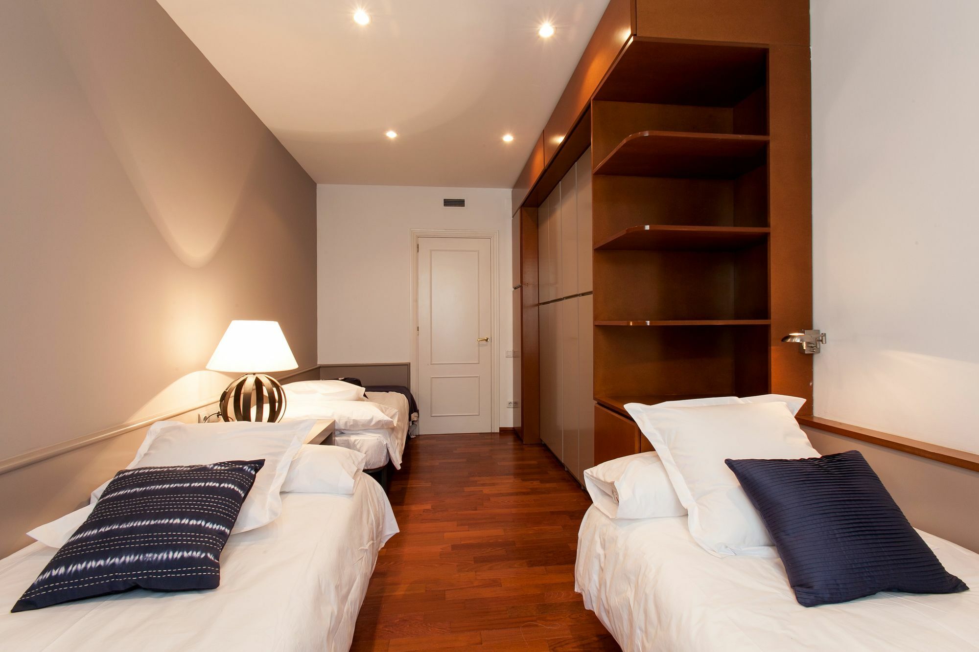 Serennia Apartamentos Ramblas - Placa Catalunya Barcelona Exteriér fotografie