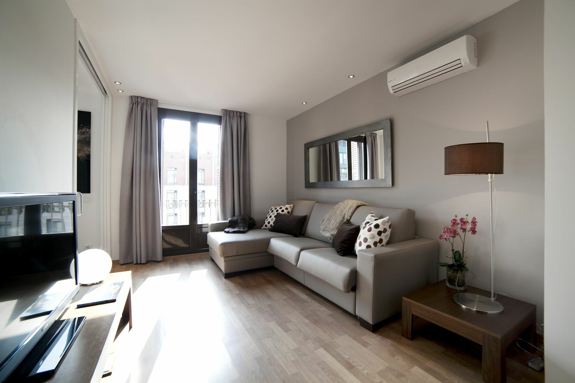 Serennia Apartamentos Ramblas - Placa Catalunya Barcelona Exteriér fotografie