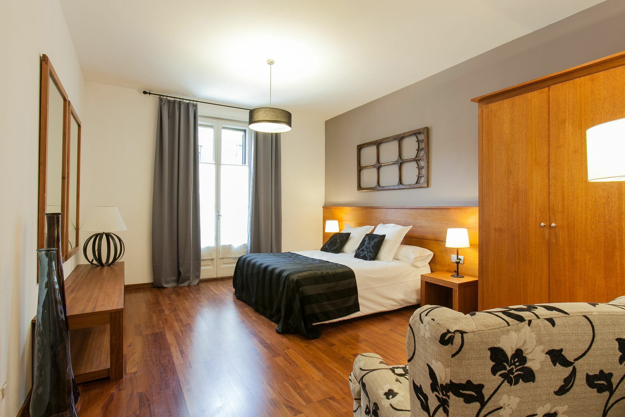 Serennia Apartamentos Ramblas - Placa Catalunya Barcelona Exteriér fotografie